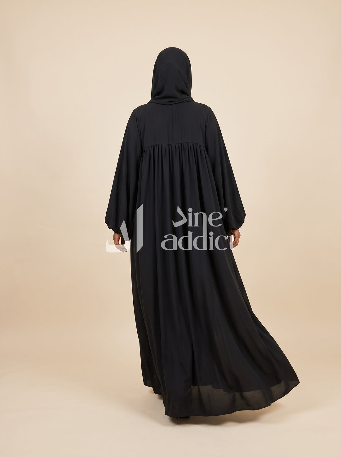 Abaya Mounira – Soie de Medine Noir, vue de dos